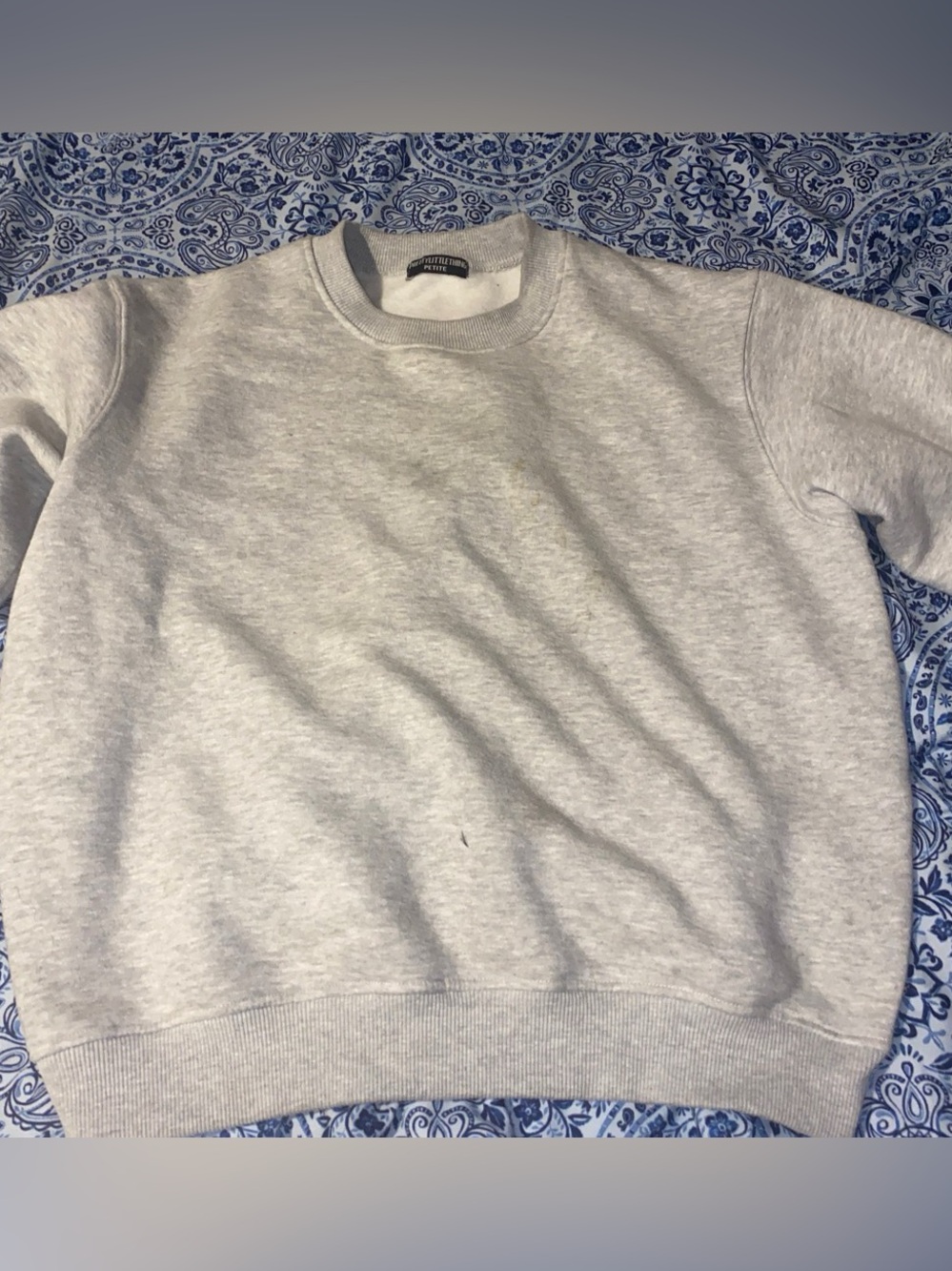 Prettylittlething women crewneck grey shirt size xs